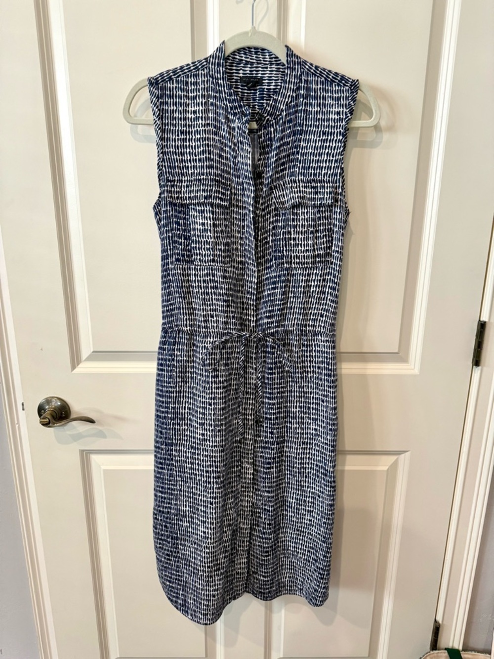 Like new Ann Taylor Sleeveless Navy & White Printed Drawstring Shirt Dress, XS.